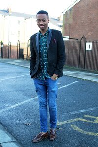 Men’s printed shirt with Harris tweed blazer with leather lapels, pocket square, brown tassel loafers & blue skinny jeans