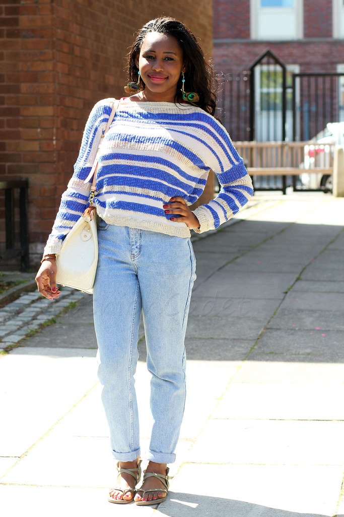 Blue acid wash high waisted mama jeans with a striped slouch crop jumper, feather earrings, sandals & Louis Vuitton bag