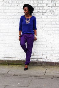 Colour Wheel - How to combine clothing colours: Purple pants & blue sweater 2