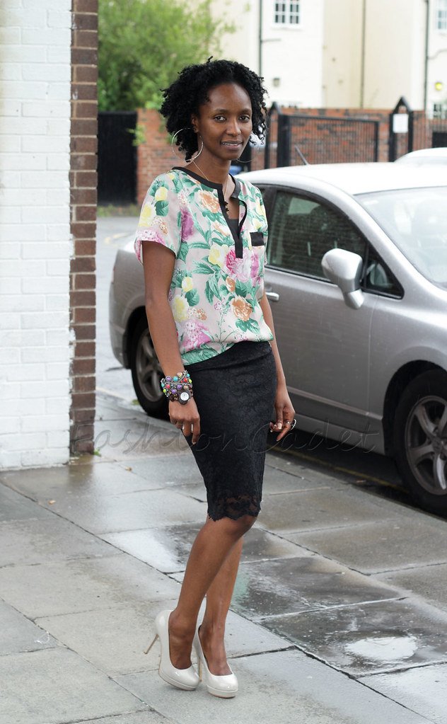 Stylish way of wearing a black pencil skirt with floral top