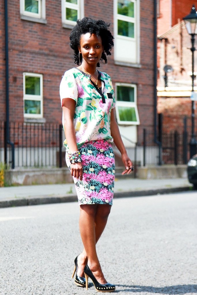 Totally Tropical print & Floral Print: Chic way of mixing prints