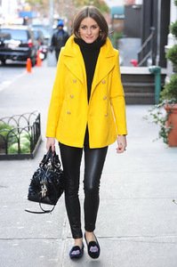 8 ways on how to look stylish in a yellow coat