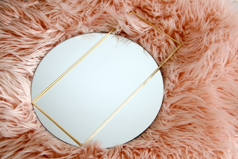 How to Make a Gold Pendulum Wall Mirror Using Skewers