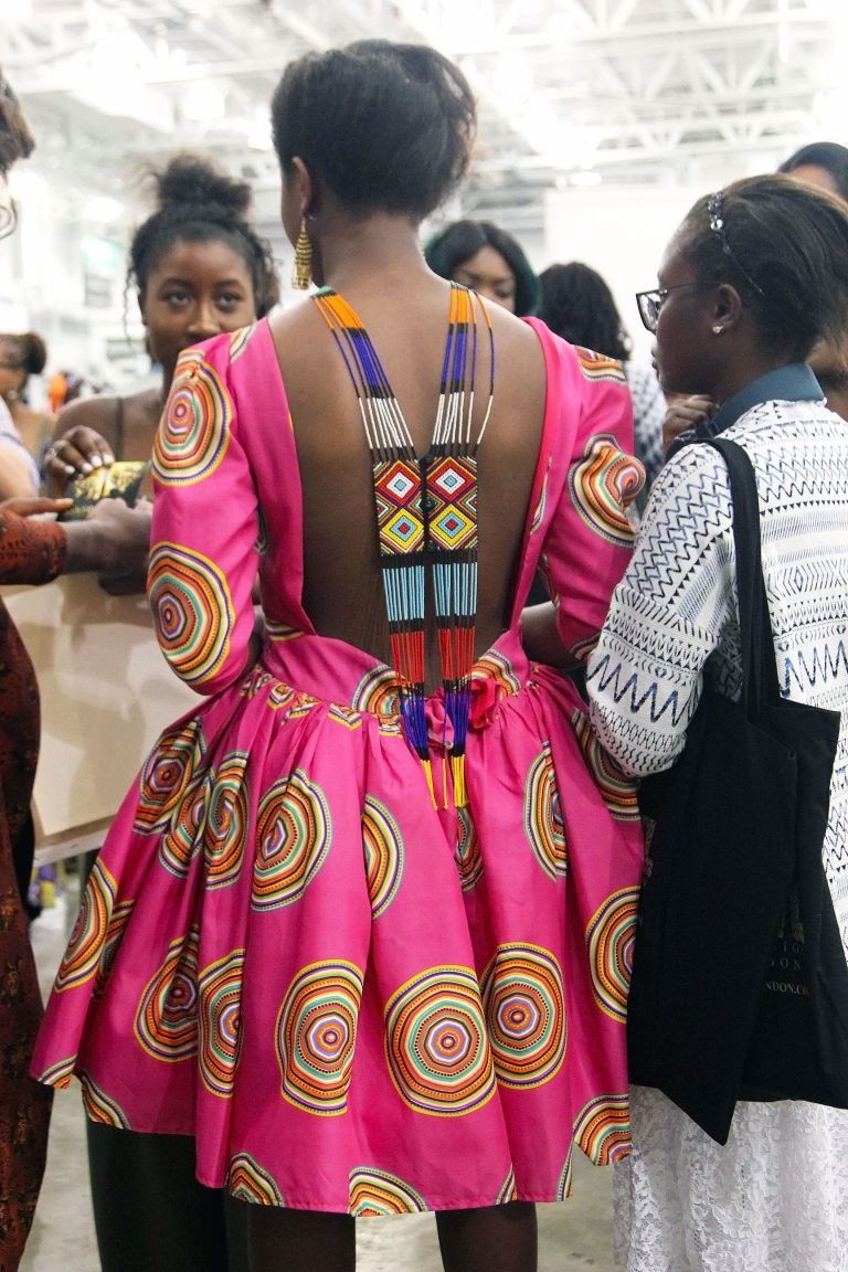 Tips on How to Wear Backless Ankara/Kitenge/Chitenge/African Print Dresses